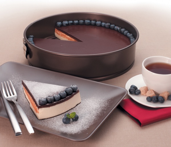 Шоколадно-творожный торт с голубикой