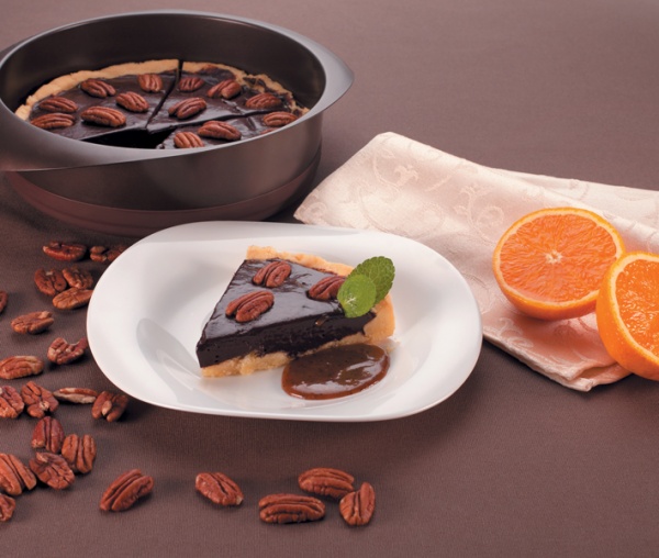 Шоколадный торт с орехом пекан и апельсиново-кофейной карамелью
